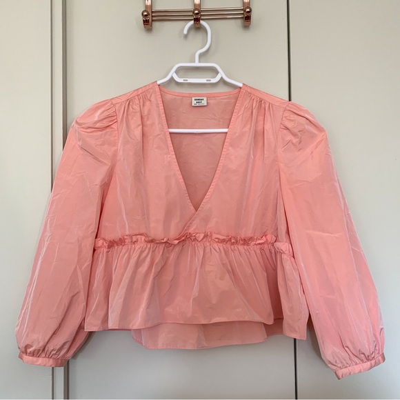 Aritzia Sunday Best Jinx Blouse Guava Pink Size
XXS Feminine Flowy Cropped - Picture 2 of 16
